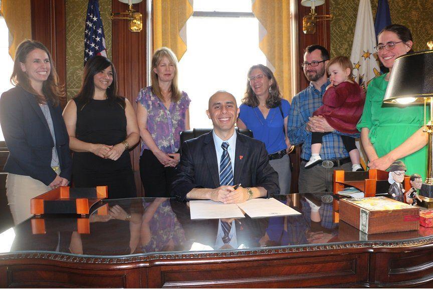 Mayor signs climate change executive order Mayor signs climate change executive order