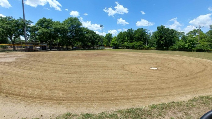 photo showing a baseball field
