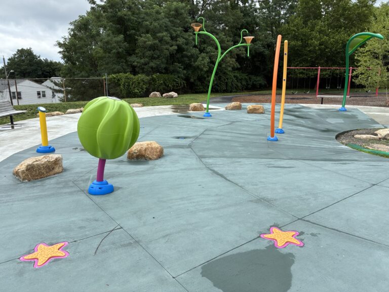 photo showing splashpad features in a park