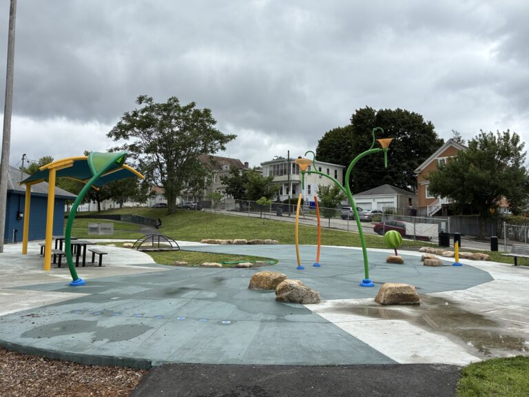 photo showing splashpad features in a park