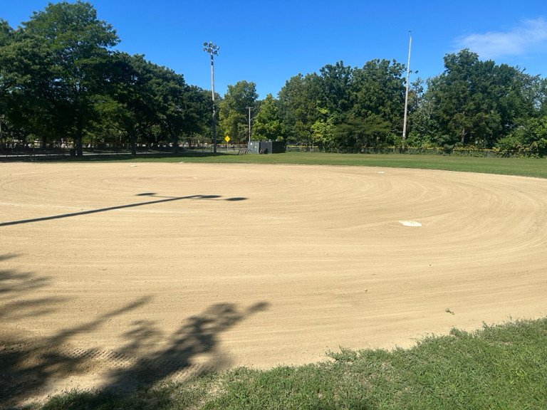photo showing a baseball field