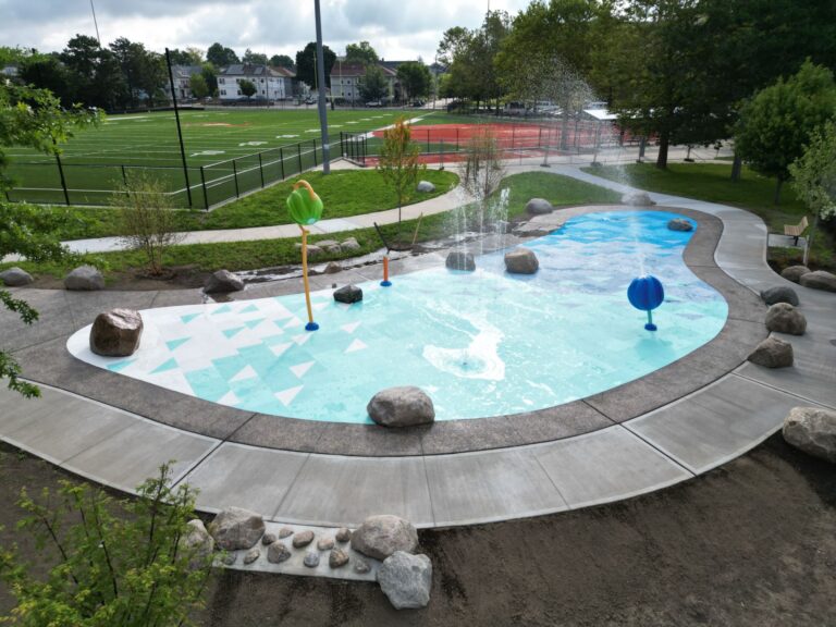 Photo showing the Mary Ross splashpad and waterpark at Bucklin Park