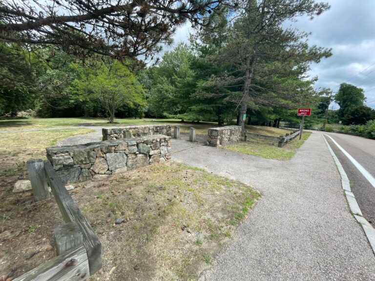 Photo showing the entrance to Murphy-Trainor Park