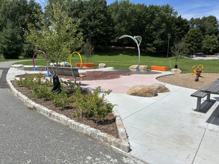 Father Lennon Park Waterpark Splashpad