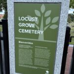 Locust Grove Cemetery letrero de bienvenidos