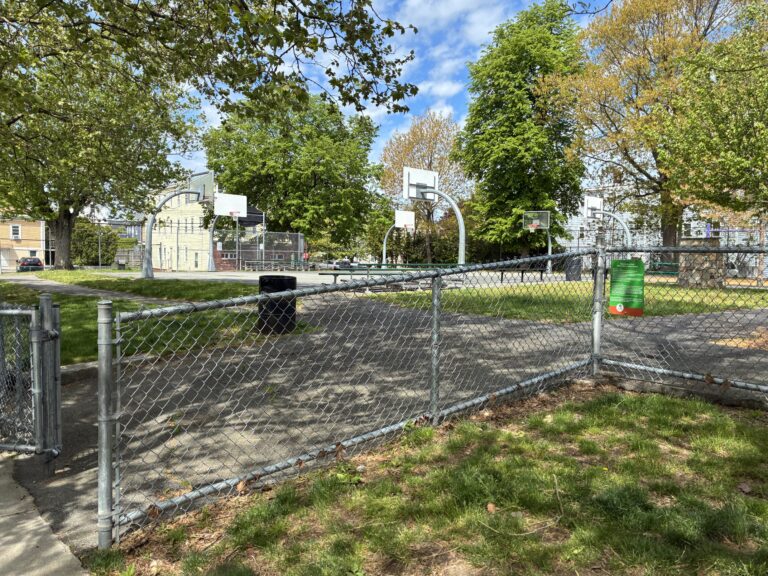 Pastore Park entrance on Tell St welcomes you with a slight incline from the sidewalk